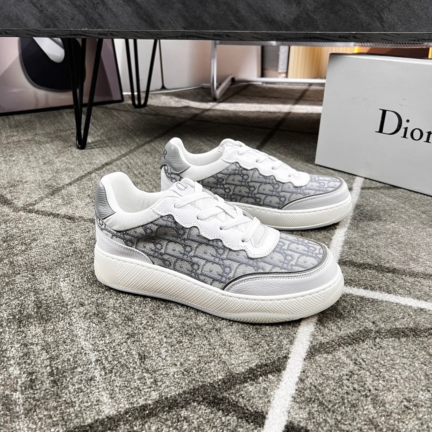 Factory price: 420💰Dior's new casual men's shoes👉 👉 Fashionable and versatile, 💞 simple and elegant style, 🔊 The fabric is made of imported cowhide with original fabric, ☑️Sheepskin feet inside, original wear-resistant rubber outsole, exclusive new style, actual shot, four colors available, code number: 38-44, (45 can be customized)